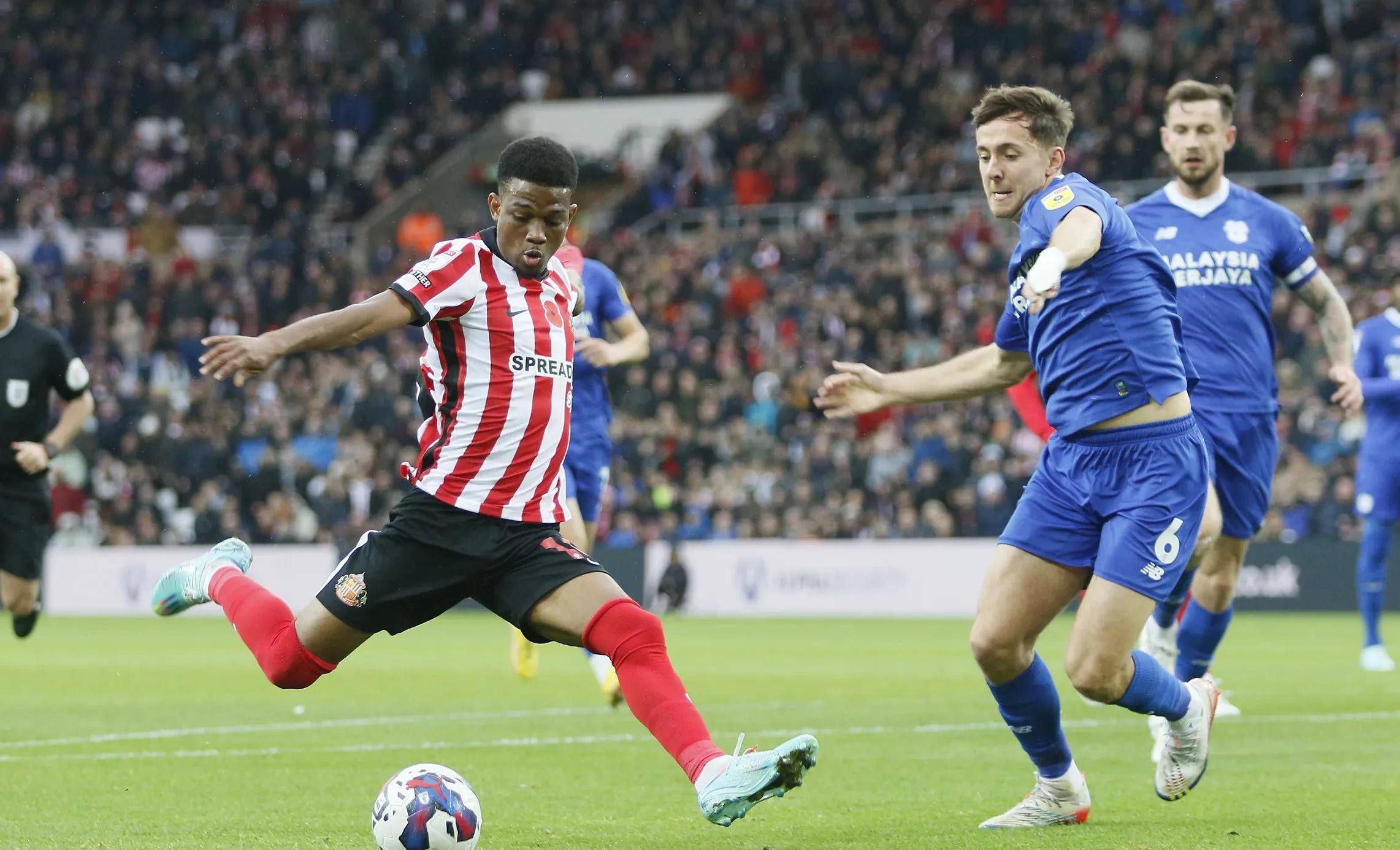 伯恩利客场大胜，展现强大实力