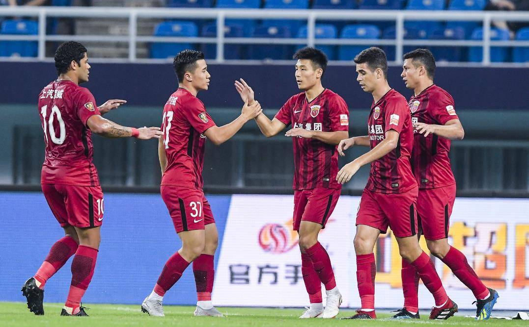 上港队全力备战,为球迷带来惊喜表现 上港队全力备战,为球迷带来惊喜表现