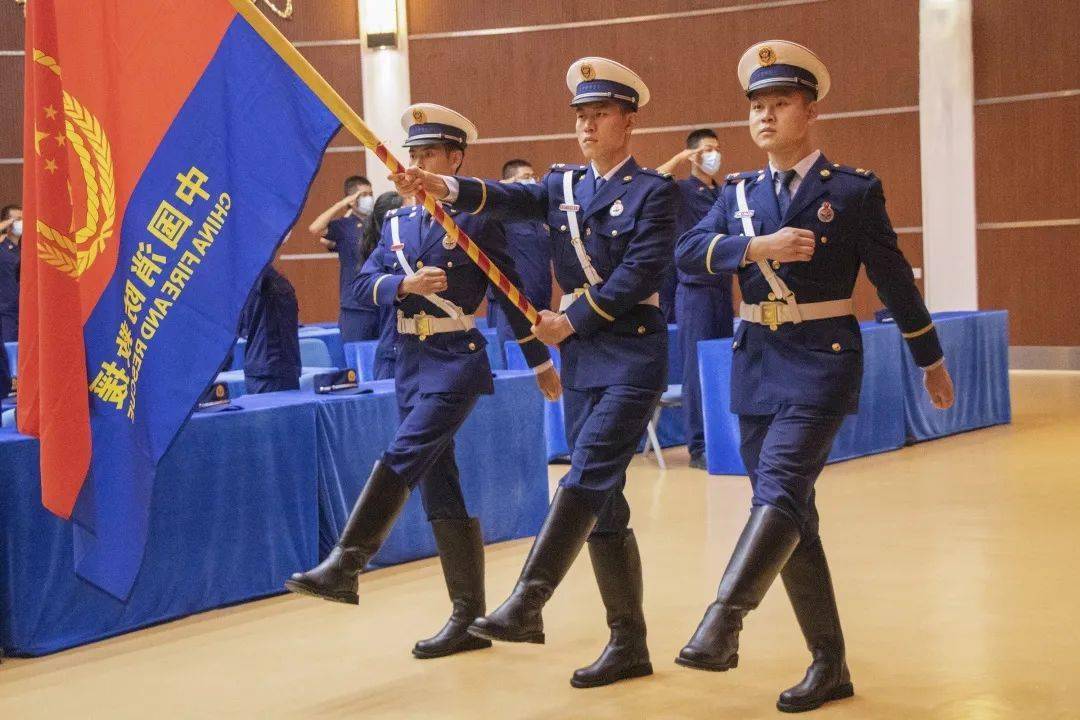 欧洲杯备战全景画面,球队精神抖擞士气高昂 欧洲杯备战全景画面,球队精神抖擞士气高昂