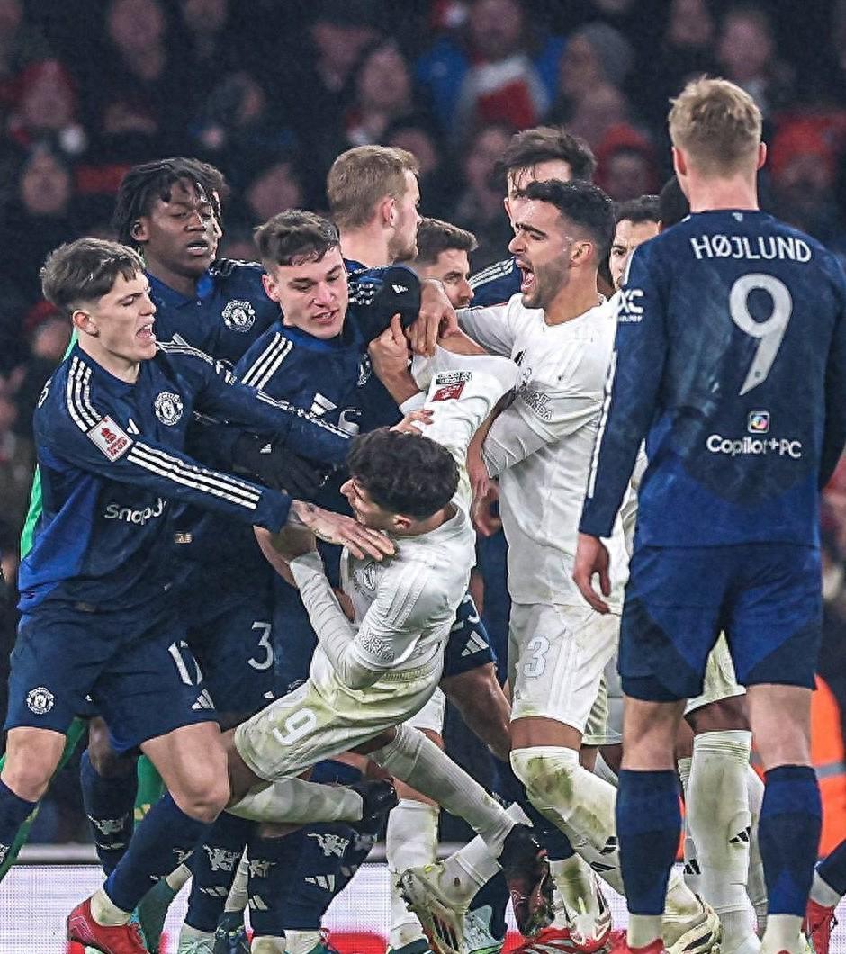 筋疲力尽!曼联不敌对手止步半决赛 筋疲力尽!曼联不敌对手止步半决赛