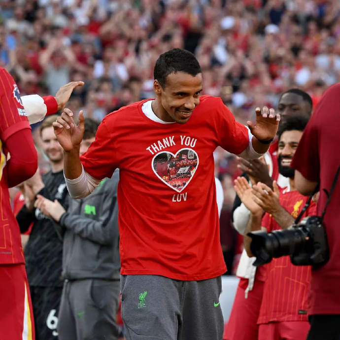 沙尔克04球员走出低谷,希望重振雄风 沙尔克04球员走出低谷,希望重振雄风