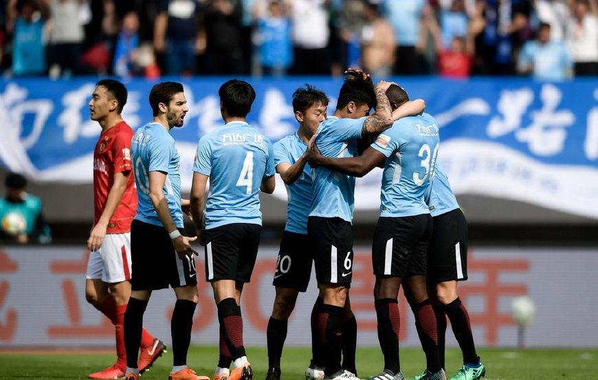 大连一方队在客场不敌对手，暂时排名下滑