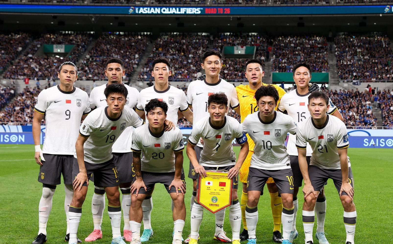 顶尖球队展示实力，中国足球联赛再现激战