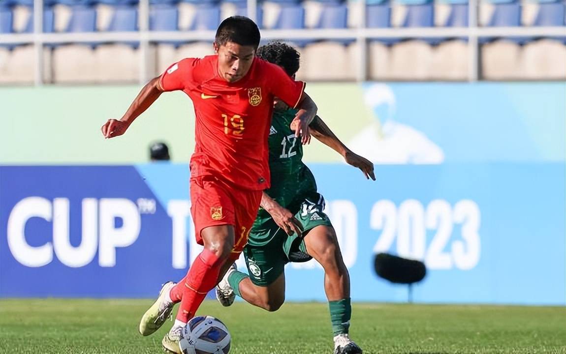 上海上港背靠背战平,球迷期待新的表现 上海上港背靠背战平,球迷期待新的表现