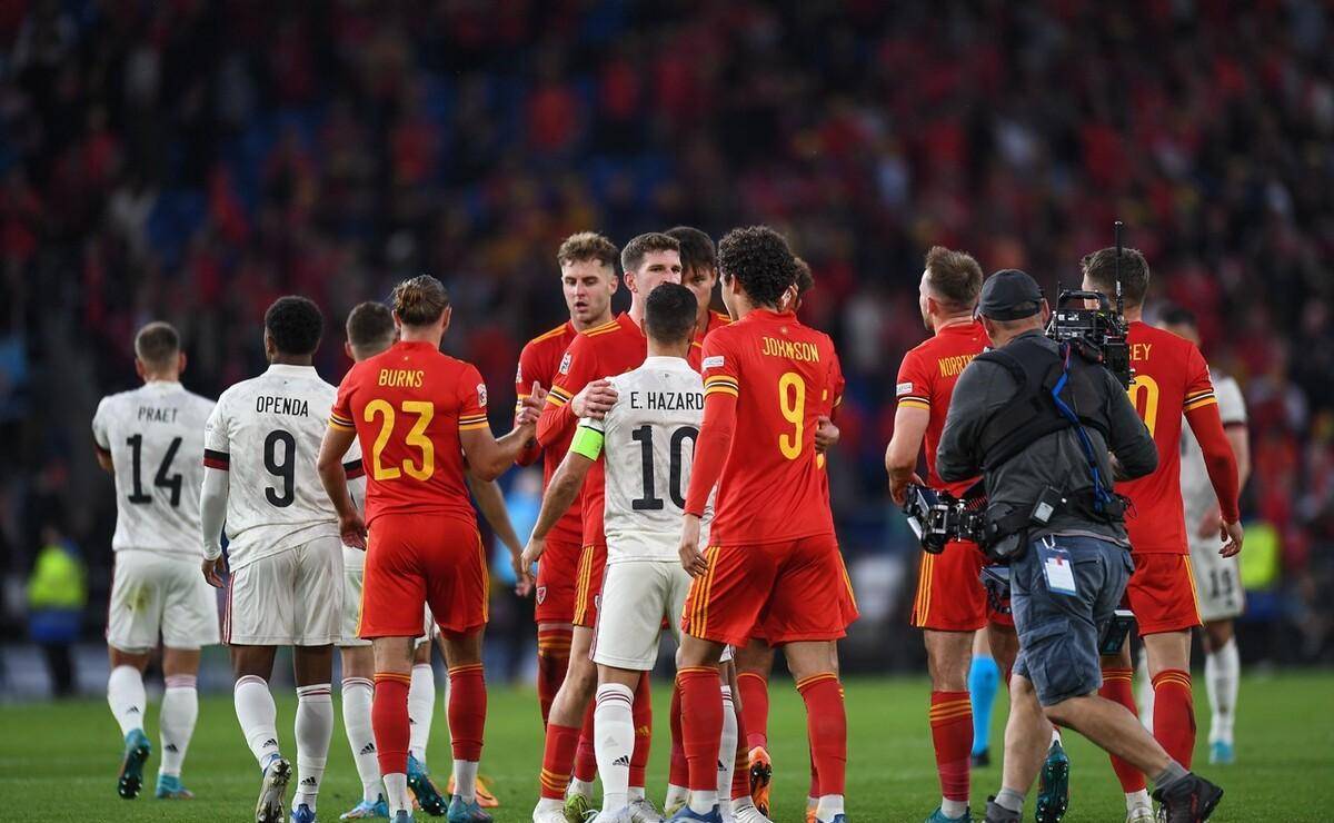 波兰士气高涨,抢得胜利宝座 波兰士气高涨,抢得胜利宝座