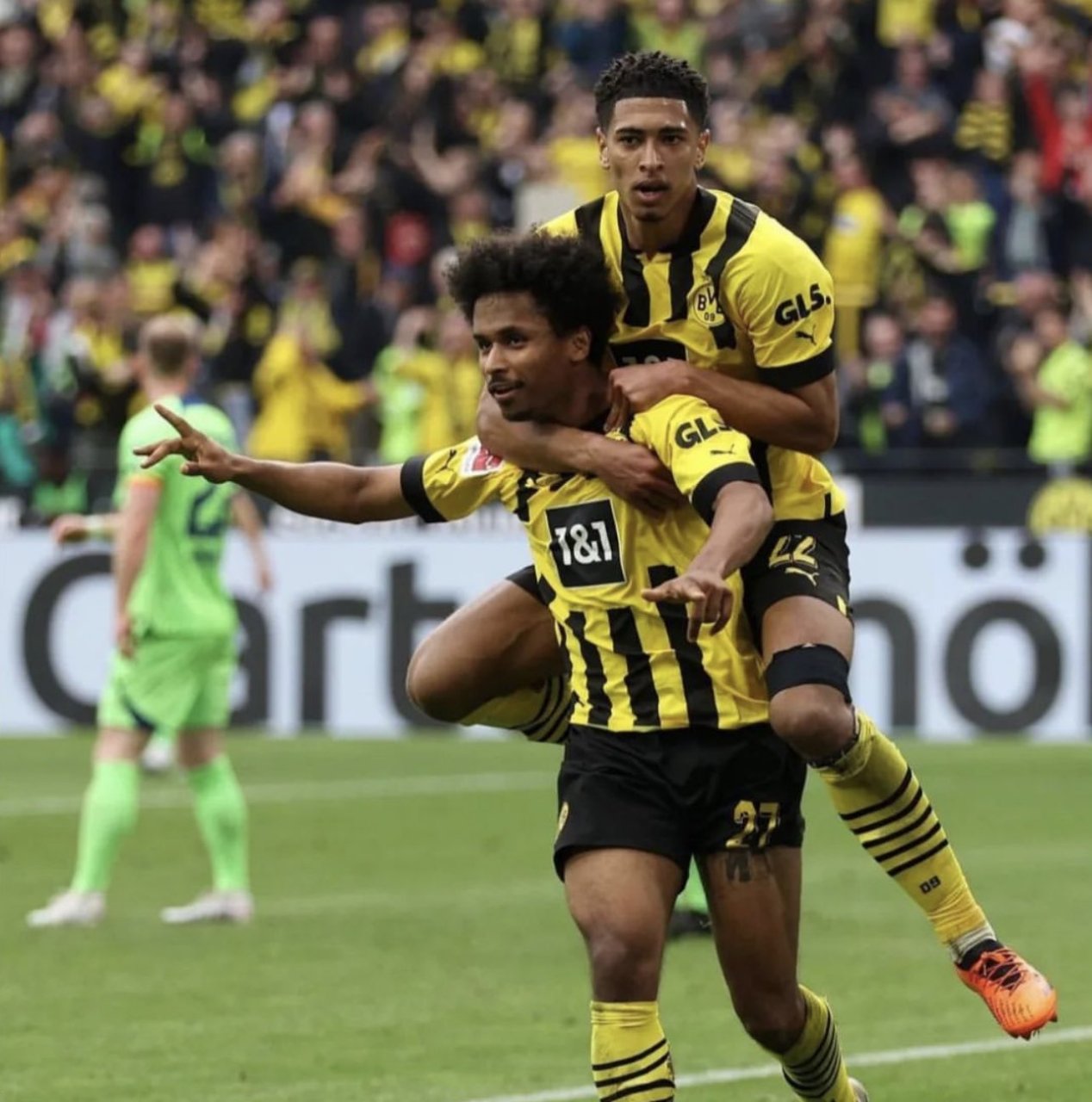 集锦:沙尔克04力克多特蒙德,爆冷取胜 集锦:沙尔克04力克多特蒙德,爆冷取胜