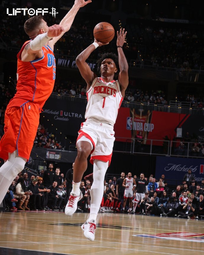 火箭成功击败雷霆取得系列赛2-0领先 火箭成功击败雷霆取得系列赛2-0领先