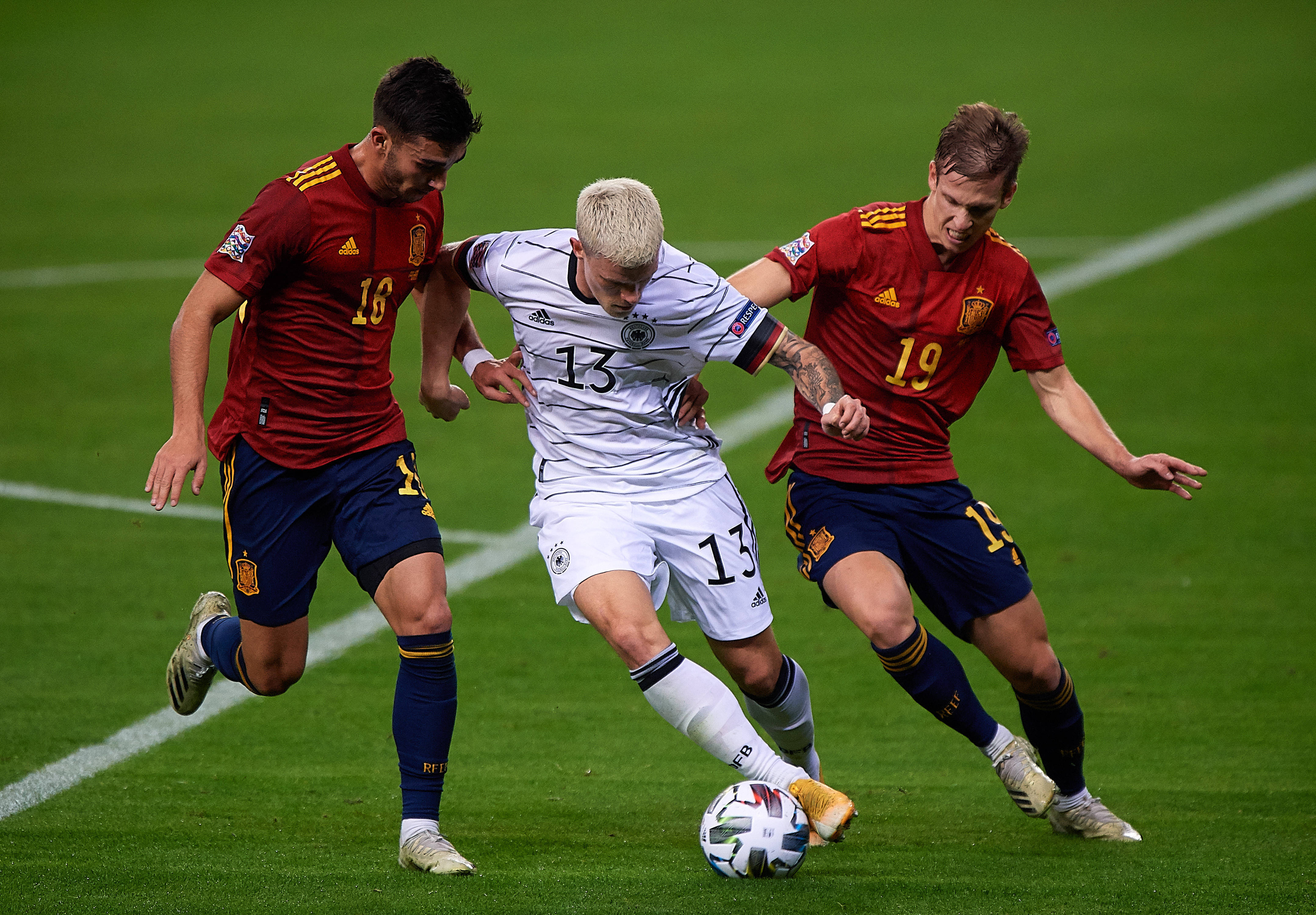 欧洲强队将在赛场上一决胜负,精彩纷呈 欧洲强队将在赛场上一决胜负,精彩纷呈