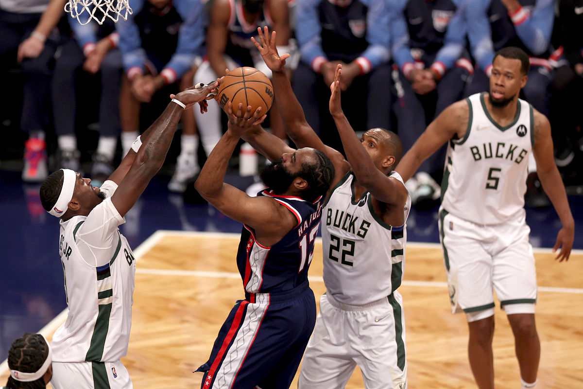 雄鹿客场大胜篮网，豪取五连胜