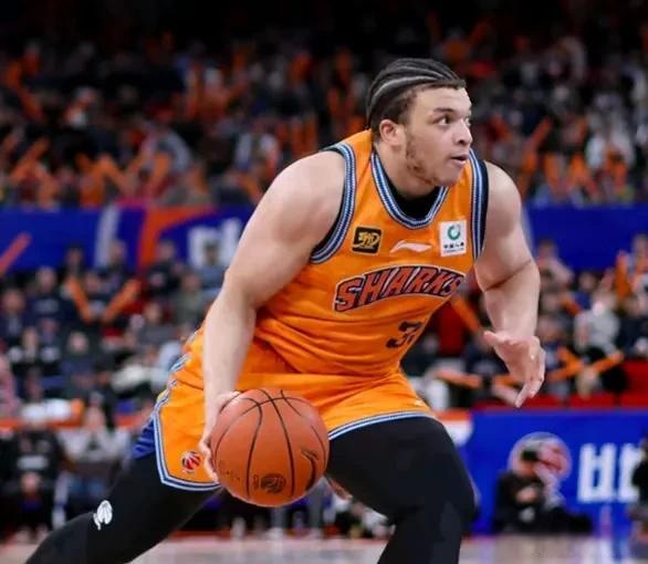 明星球员表现亮眼,引发球队连胜大潮 明星球员表现亮眼,引发球队连胜大潮