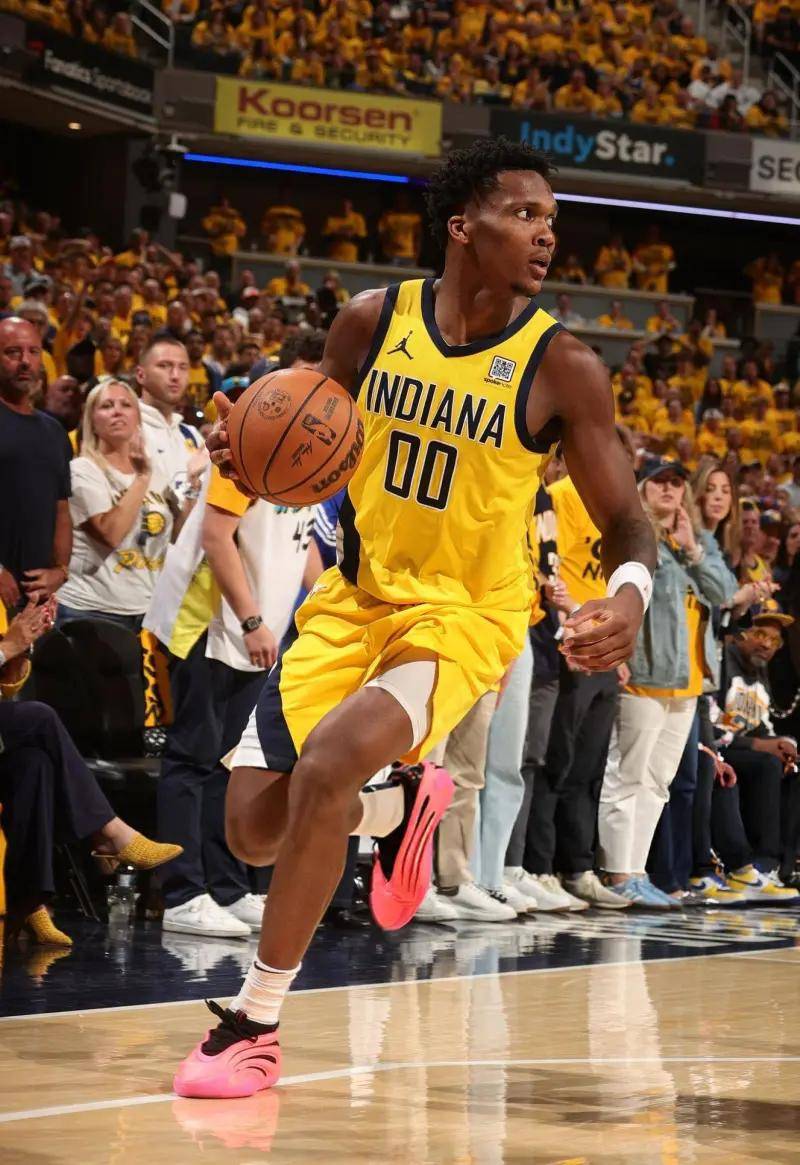 明星球员表现亮眼,引发球队连胜大潮 明星球员表现亮眼,引发球队连胜大潮