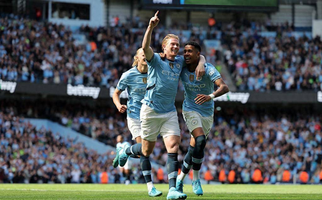 曼城主场逆转击败对手,斯特林助攻破门 曼城主场逆转击败对手,斯特林助攻破门