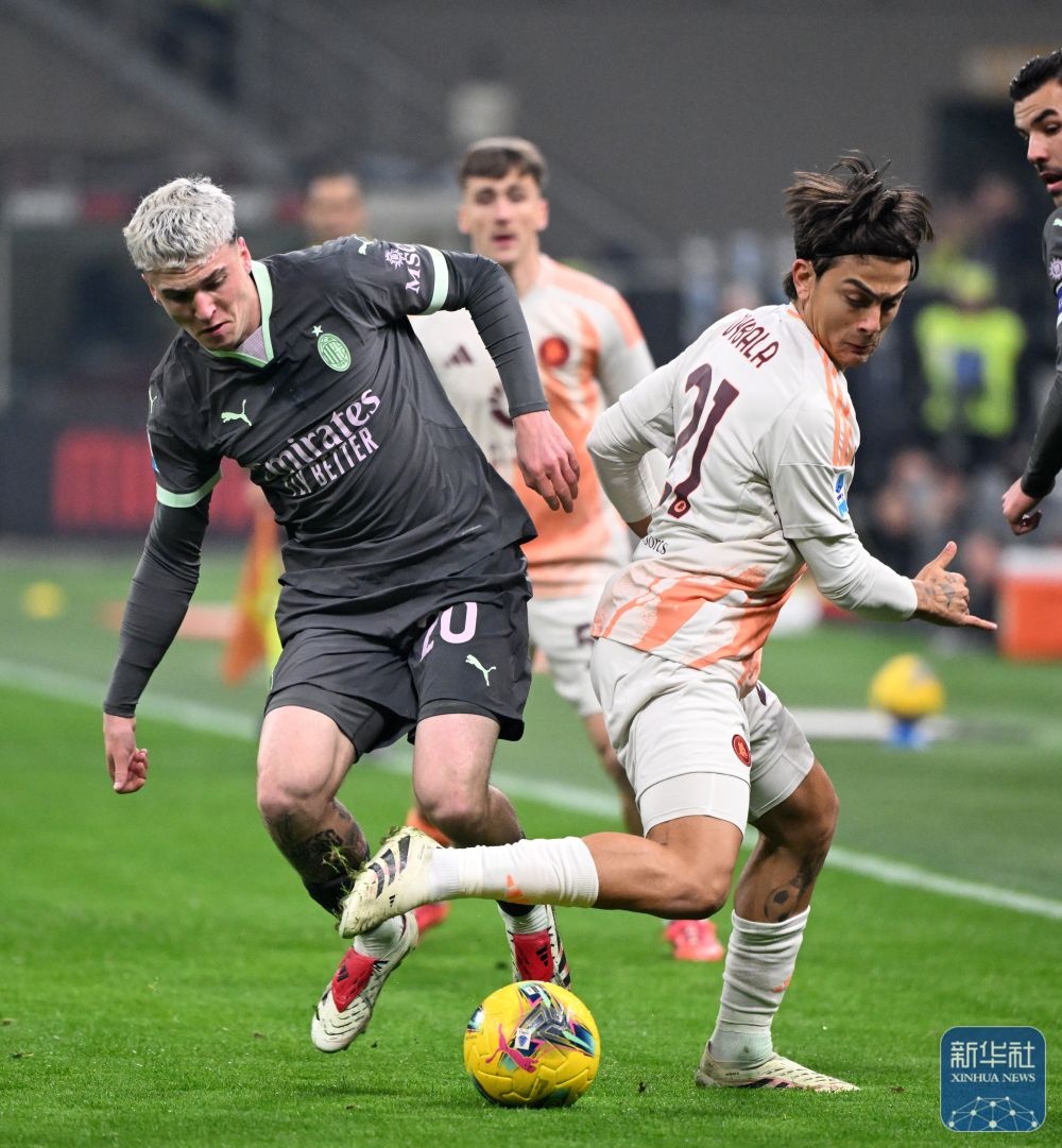 罗马球员士气高昂,准备投入下一场比赛强烈攻势 罗马球员士气高昂,准备投入下一场比赛强烈攻势