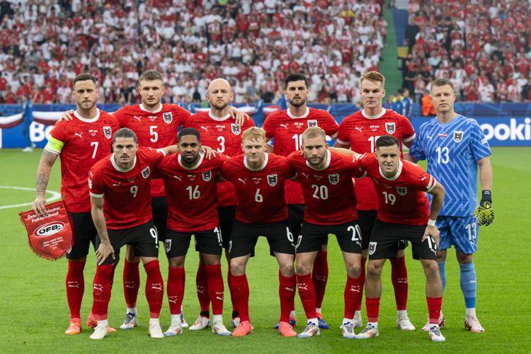 奥地利队在比赛中发挥出色,赢得比赛 奥地利队在比赛中发挥出色,赢得比赛