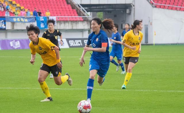 体育赛场热闹非凡:女足比赛引人瞩目 体育赛场热闹非凡:女足比赛引人瞩目