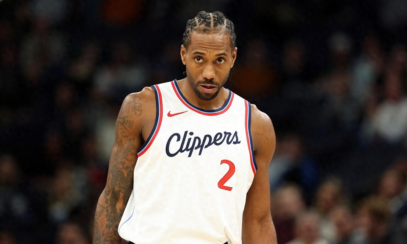 快船队后卫在比赛中遭遇伤病状态 快船队后卫在比赛中遭遇伤病状态