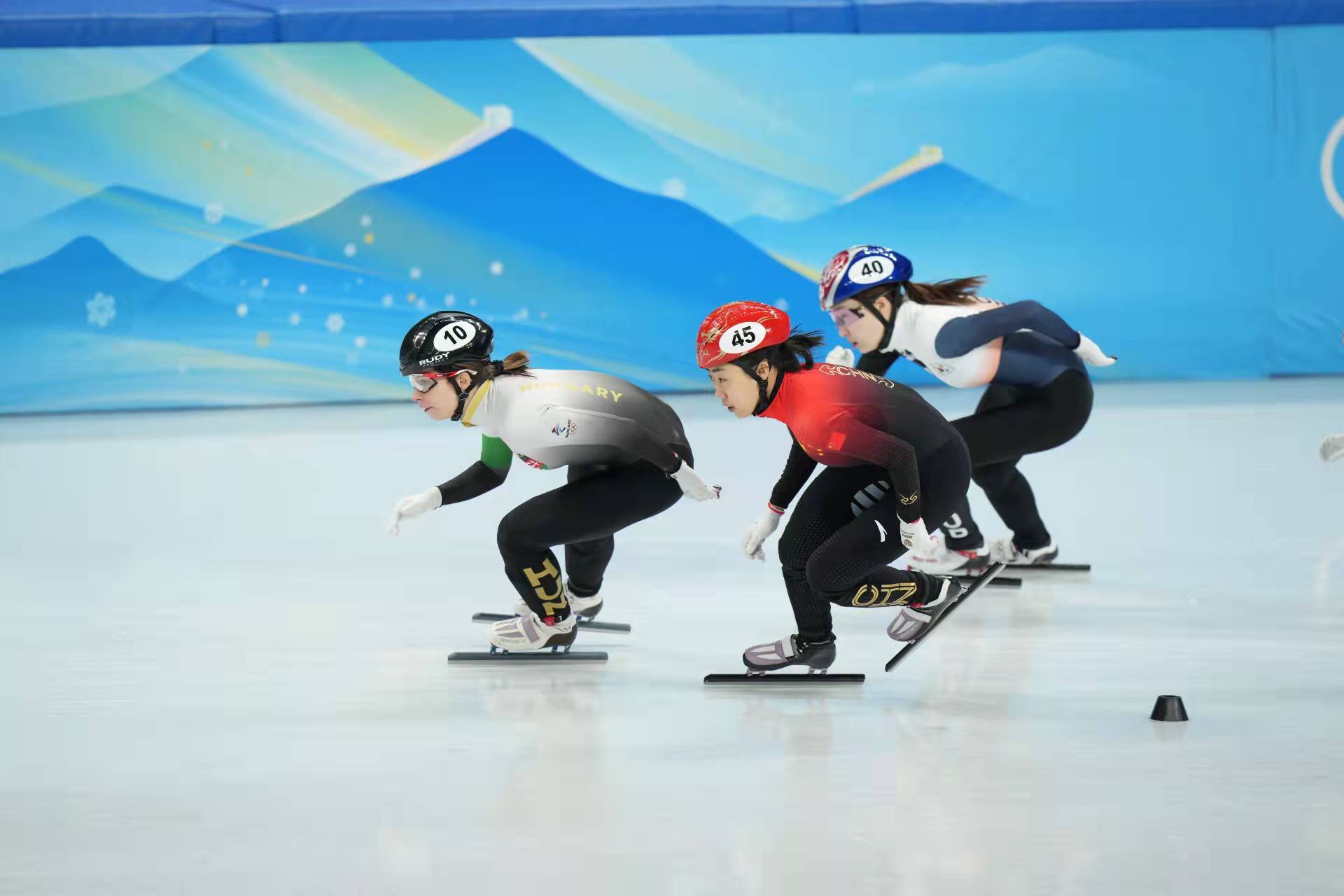 大黄蜂队横扫对手,创造历史晋级半决赛 大黄蜂队横扫对手,创造历史晋级半决赛