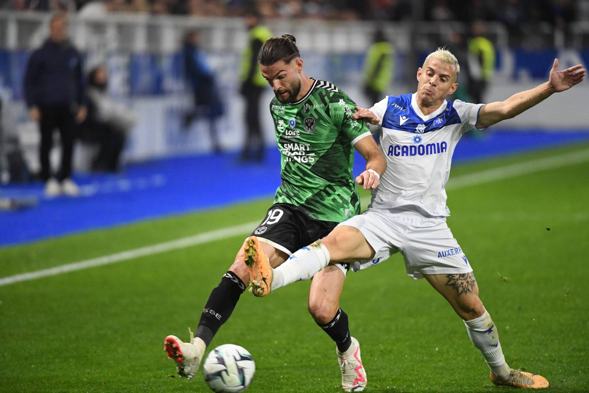 南特连追三球,主场大胜圣埃蒂安取得胜利 南特连追三球,主场大胜圣埃蒂安取得胜利