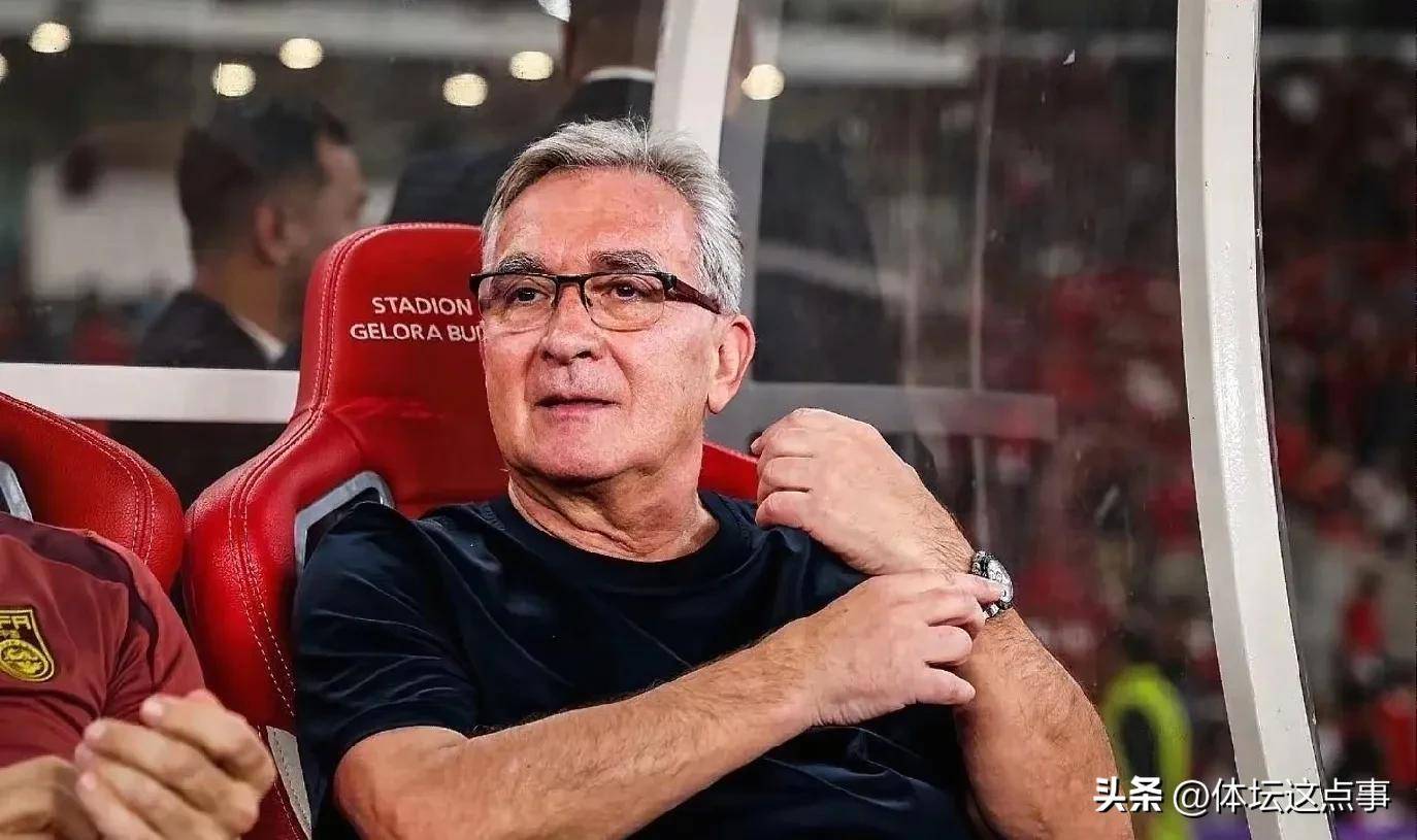 球队主帅因战绩不佳遭遇抗议，下课风波