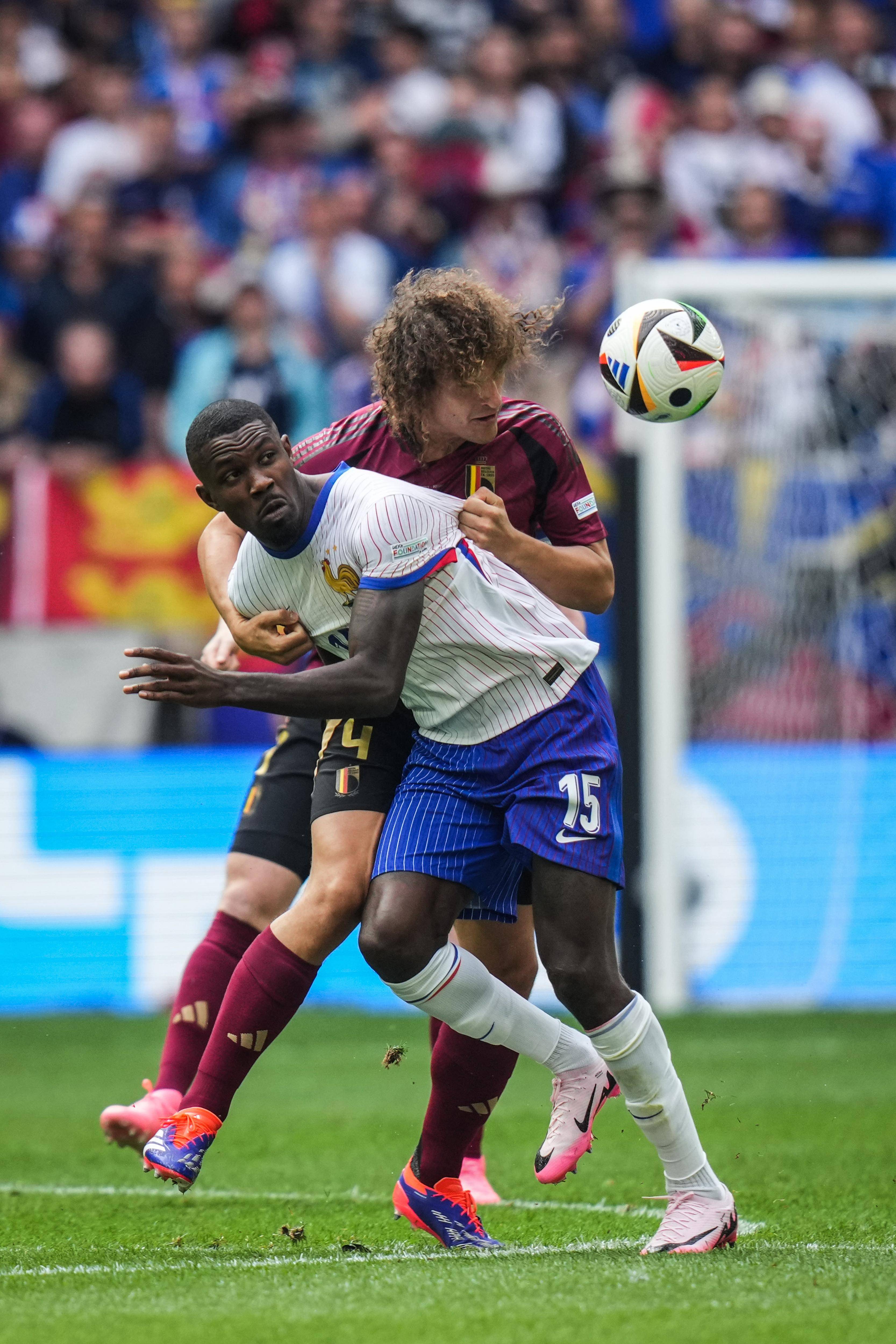 欧洲赛事中各家强队纷纷出击 欧洲赛事中各家强队纷纷出击