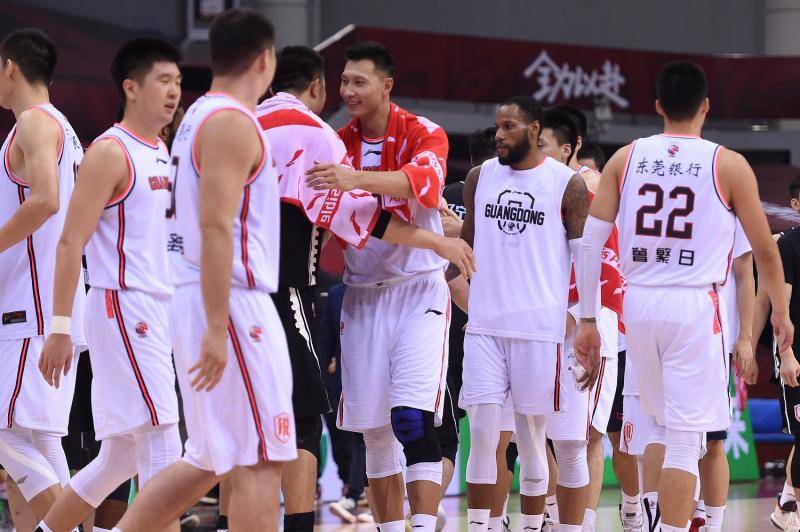 天津男篮大胜四川队，豪取开门红