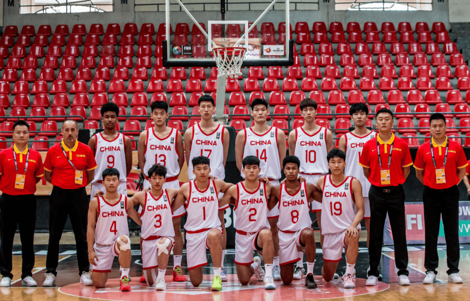 天津男篮大胜四川队，豪取开门红