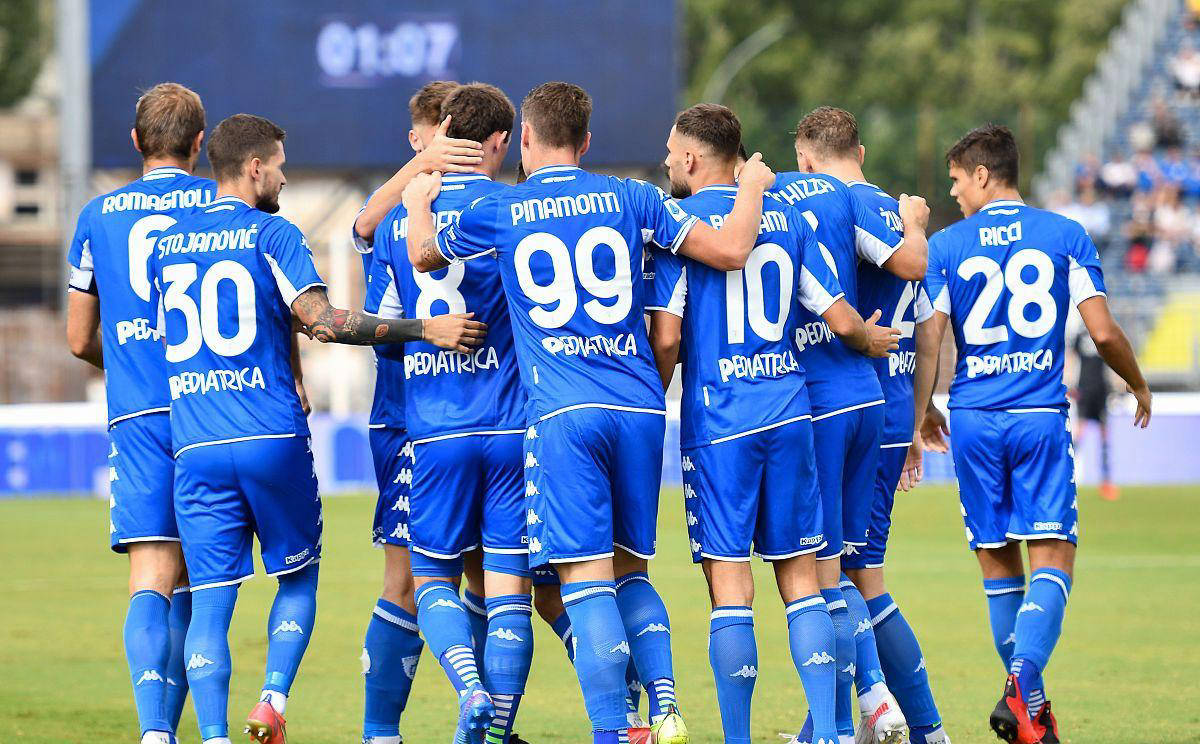 罗马客场大胜,继续紧咬榜首 罗马客场大胜,继续紧咬榜首