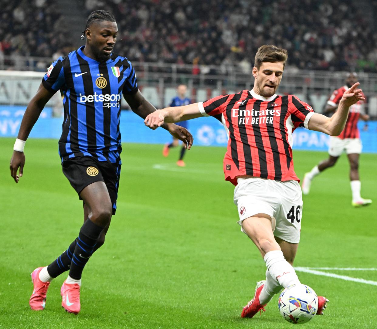 佛罗伦萨客场战平AC米兰,保级之旅再起波澜 佛罗伦萨客场战平AC米兰,保级之旅再起波澜