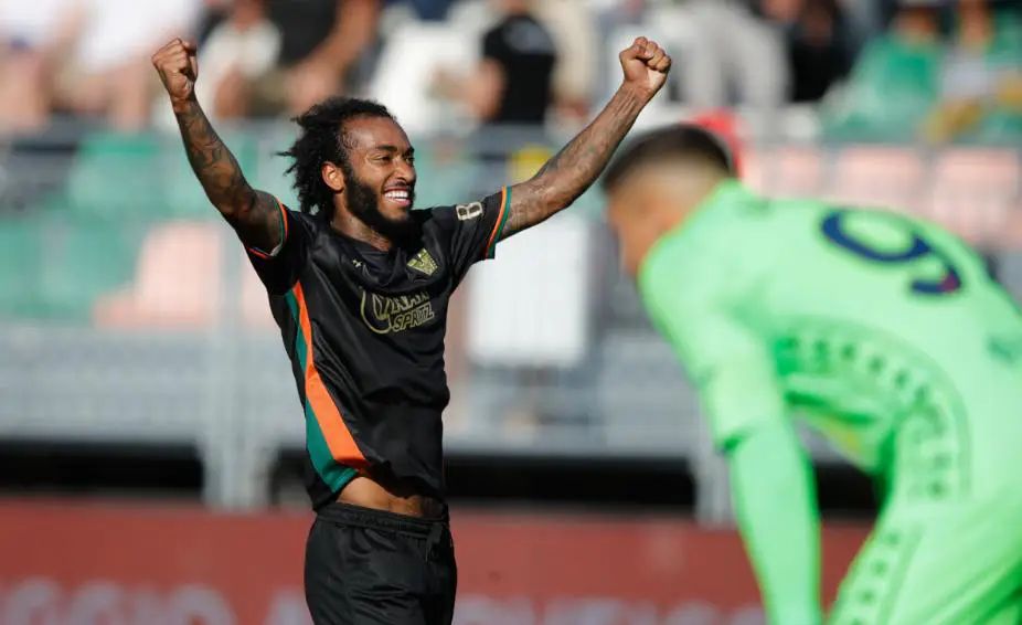 热那亚球员采取心理辅导,提高比赛士气 热那亚球员采取心理辅导,提高比赛士气