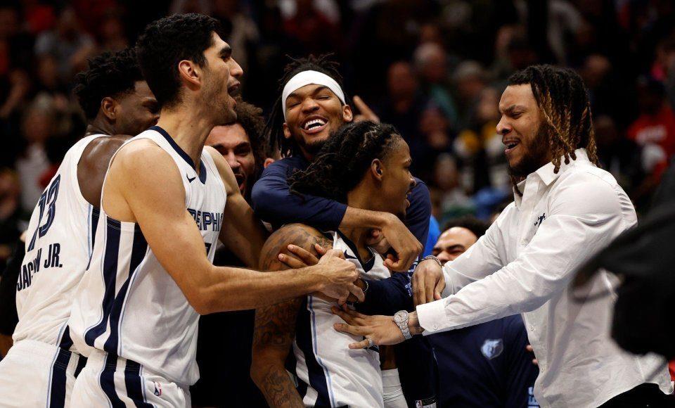 雷速官网下载-夺冠热门：劲旅之间的对决备受期待