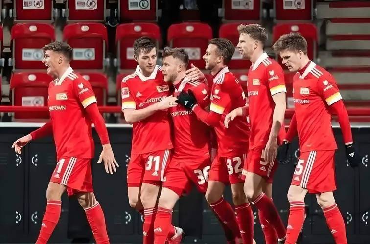 雷速官网下载-沃尔夫斯堡疗伤成功，战胜科隆！